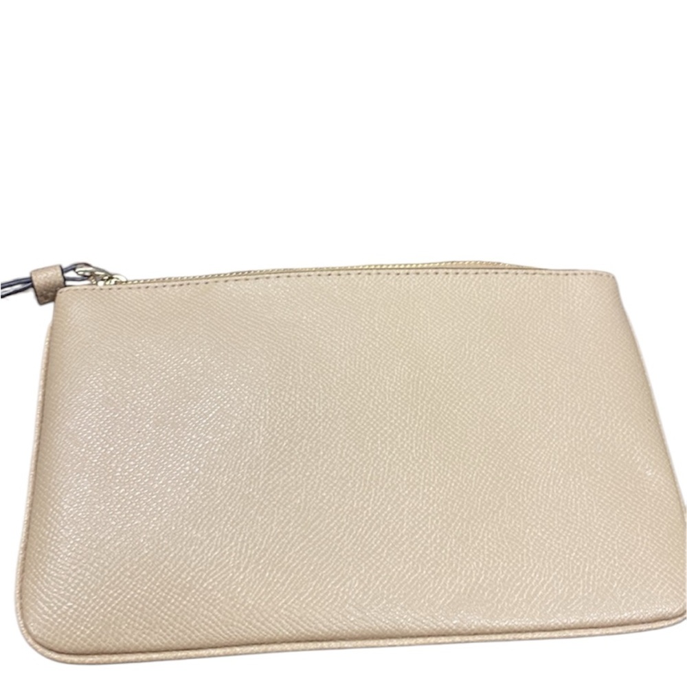 Coach Wristlet in Cream 6.1/2”x 4” Pre-loved - Picture 12 of 14